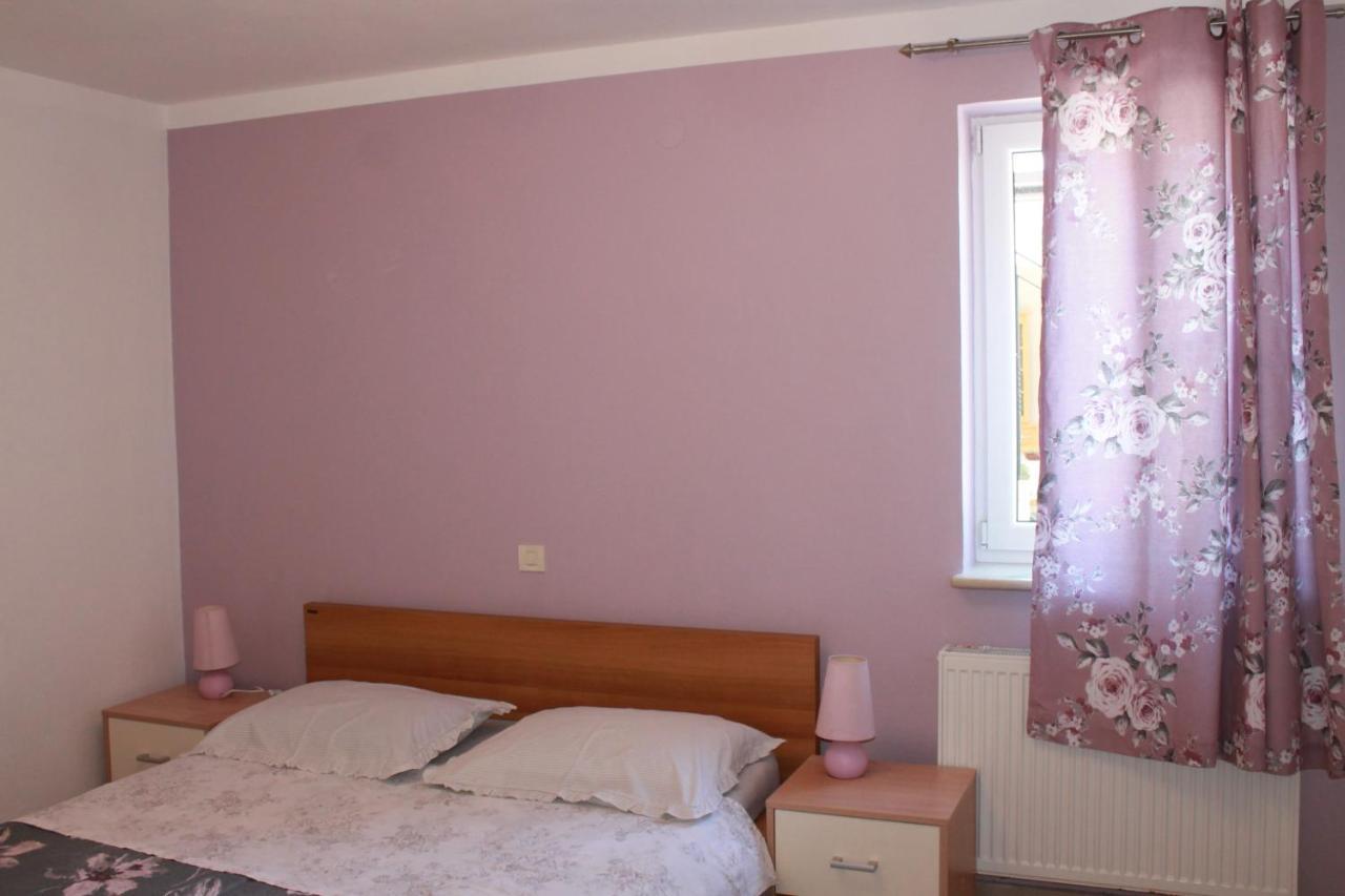 Apartmani Klaudija วาลุน ภายนอก รูปภาพ