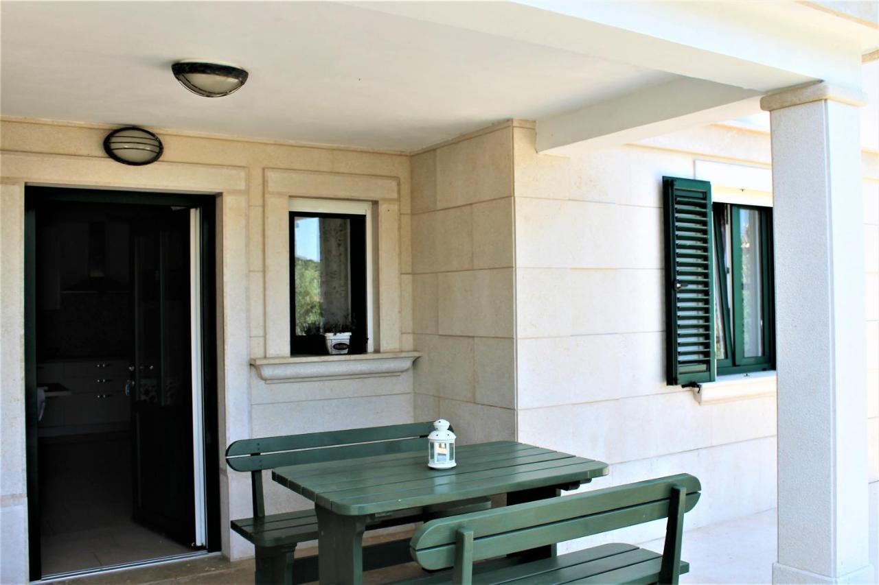 Apartmani Klaudija วาลุน ภายนอก รูปภาพ