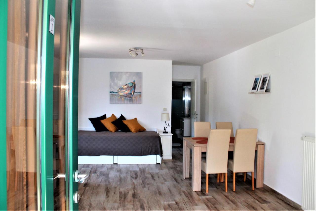 Apartmani Klaudija วาลุน ภายนอก รูปภาพ