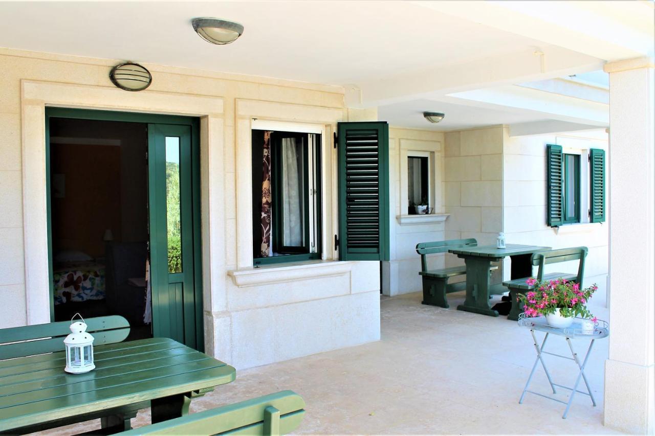 Apartmani Klaudija วาลุน ภายนอก รูปภาพ