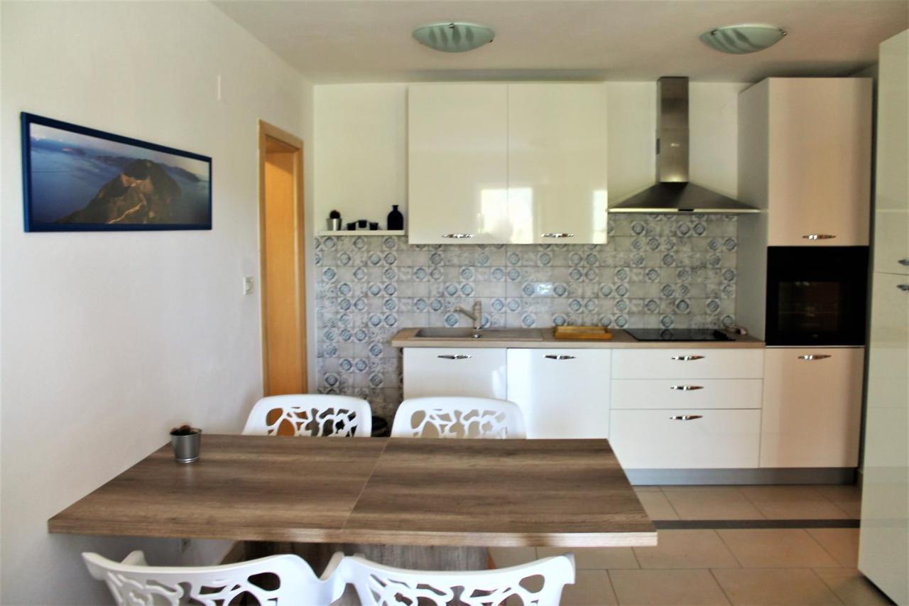 Apartmani Klaudija วาลุน ภายนอก รูปภาพ