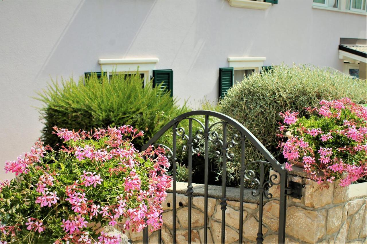 Apartmani Klaudija วาลุน ภายนอก รูปภาพ