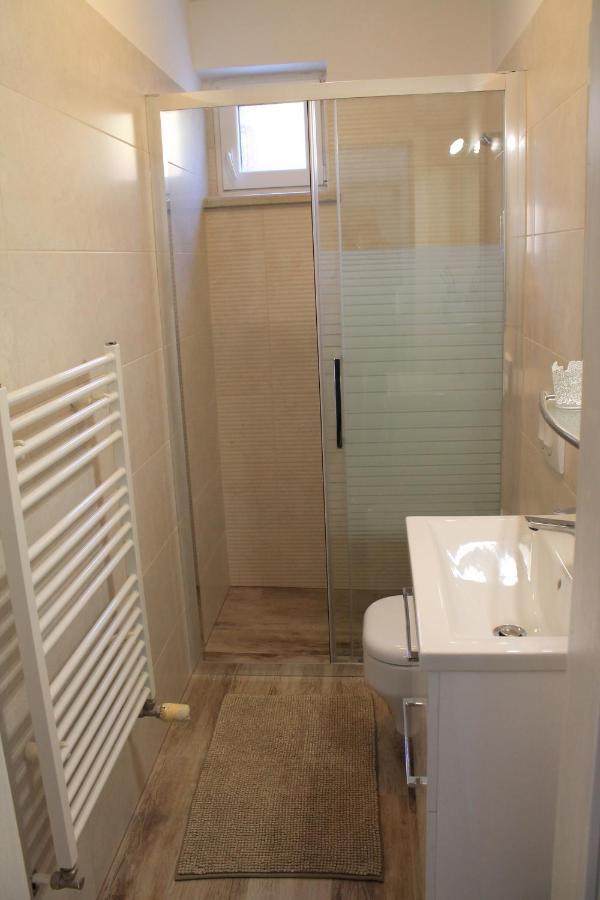 Apartmani Klaudija วาลุน ภายนอก รูปภาพ